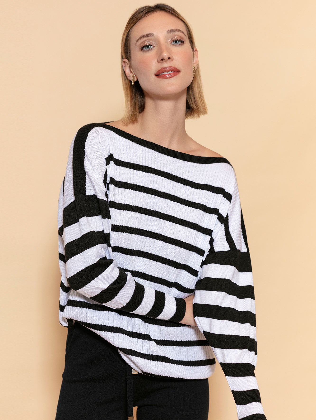 BLUSA URBANITY OVERSIZED LISTRADA COM GOLA CANOA 10964