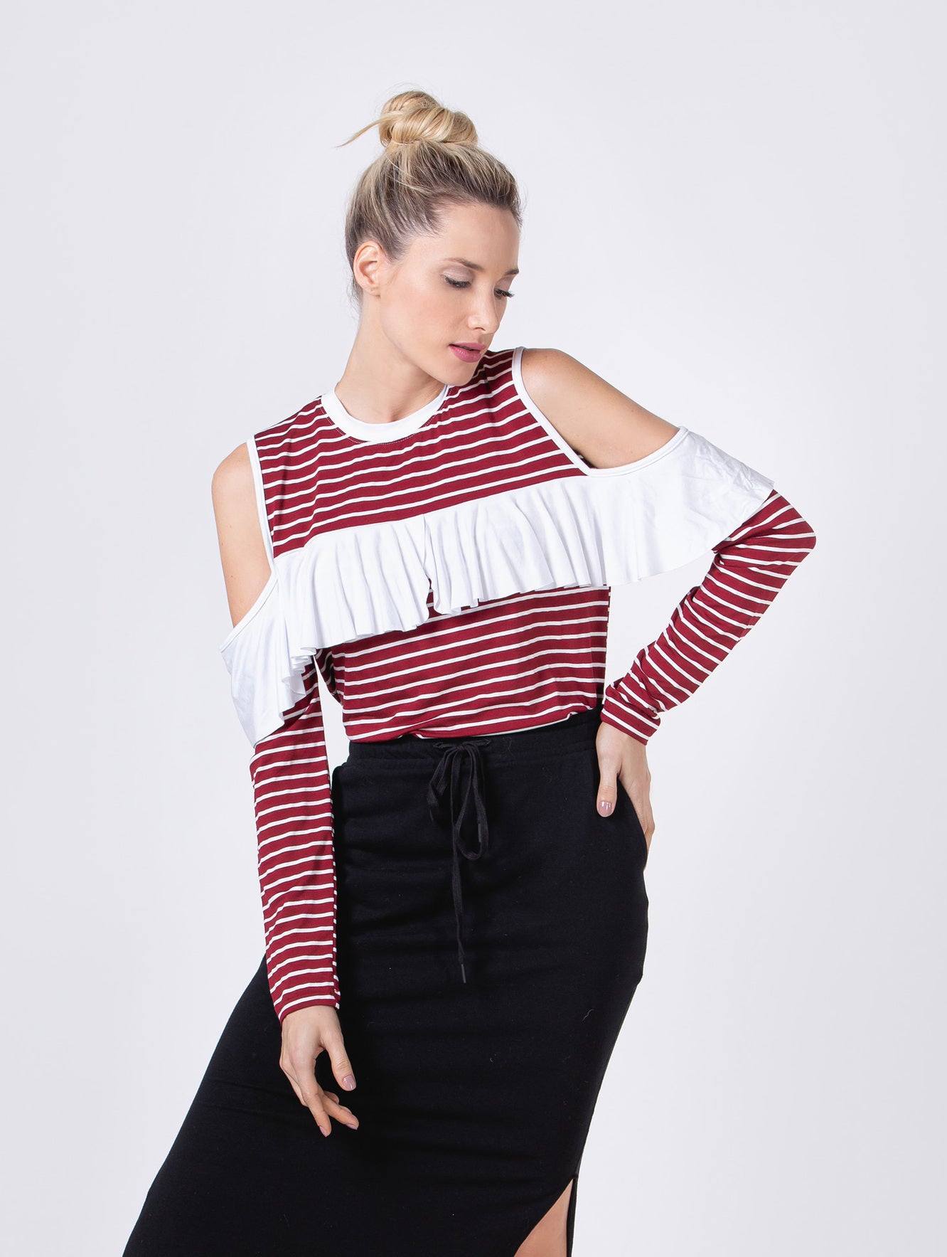 BLUSA URBANITY LISTRADA COM OMBROS DE FORA COM BABADOS 8512